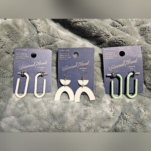 Universal Thread Earrings Set - White and Green